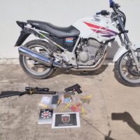 Detuvieron a un hombre, secuestraron armas y una moto con pedido en Sunchales