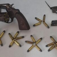 Detuvieron a una pareja y secuestraron dos armas en barrio Alfonso de Santa Fe