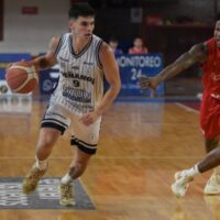 Peñarol se hizo fuerte en Santa Fe y extendió su buen momento