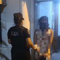 Arrestan a dos mujeres por agresiones a policías en Santa Fe
