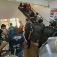 Tensión en el Ministerio de Igualdad y Desarrollo Humano por protesta de organizaciones sociales