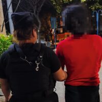 Detienen a una mujer que intimidó con un cuchillo al sereno de una estación de servicio en Santa Fe