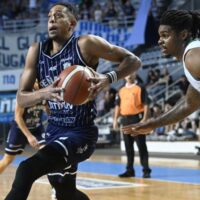 Peñarol dominó desde el segundo cuarto y ganó en el Poli