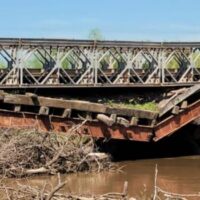 Colapso del puente: un camión cayó entre La Pelada e Ituzaingó