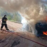 Incendio de un auto en zona sur de Recreo