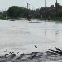 Intensa lluvia en pocos minutos provocó anegamientos, cortes y viviendas inundadas en Recreo