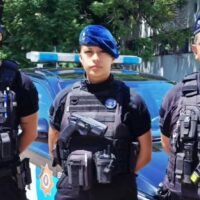 Policías asistieron a una mujer que dio a luz en un patrullero