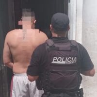 Detuvieron a un hombre armado con un cuchillo que amenazó a su pareja en Santa Fe