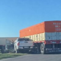 Fuerte choque entre una camioneta y un camión en la Ruta 11, entre Candioti y Nelson