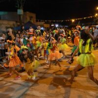 Cabal celebró los Carnabarriales 2026 con música, desfile y fuerte participación barrial