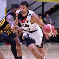 A puro triple, Colón se llevó un valioso triunfo de Mercedes