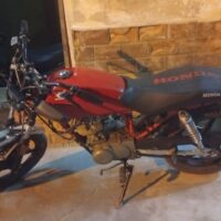 Golpearon a un hombre y le robaron la moto en su casa en Santa Fe