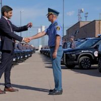 Pullaro destacó la baja de homicidios y entregó autos al Servicio Penitenciario