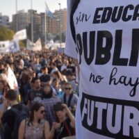 Docentes universitarios continúan con paros por reclamos salariales y financiamiento