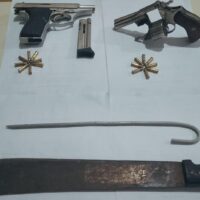 Detienen a una pareja tras un violento episodio con disparos y machete en barrio Santa Fe