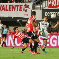 Estudiantes quedó como escolta tras derrotar a Central Córdoba