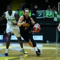 Gran remontada de Obras para ganarle a Atenas