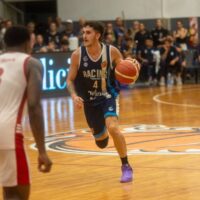 Racing lo remontó en el último minuto y se quedó con un gran triunfo