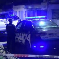 Un niño de un año y medio murió en un ataque a tiros frente a una barbería en Rosario