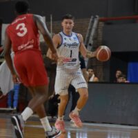 Regatas sufrió hasta el final, pero se llevó un triunfazo de Santa Fe