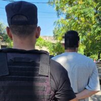 Detuvieron a un joven por exhibiciones obscenas en una plazoleta de Santa Fe