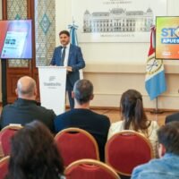 Pullaro presentó una app para que los padres puedan controlar los sitios digitales a los que acceden los menores