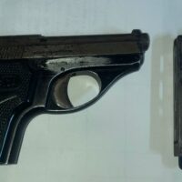 Interceptaron a un menor y le secuestraron una pistola en Santa Fe