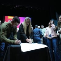 La provincia aumentó un 50 % los fondos para municipios y comunas y refuerza la atención de niñez