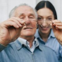 Las ópticas suspendieron la atención a jubilados del PAMI por falta de pagos