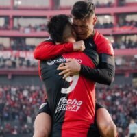 Colón volvió a la punta de su grupo