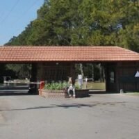 Cuatro ladrones irrumpieron en un country de Santo Tomé y atacaron a dos familias