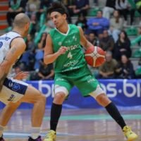 Atenas ganó un partidazo y se quedó con el primero de la serie por la permanencia