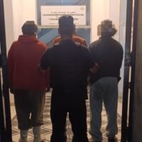 Detuvieron a tres hombres cuando intentaban ocupar una casa allanada